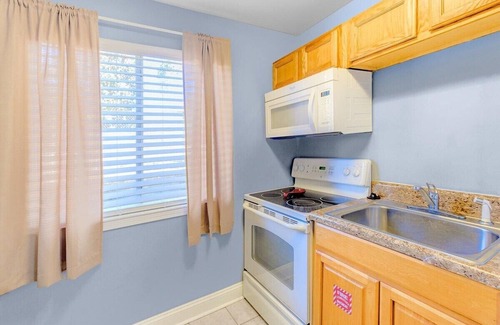 Biloxi Condo | Oak Shores Studio 6