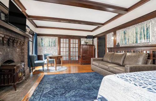 Upper Telegraph House | Oak Suite