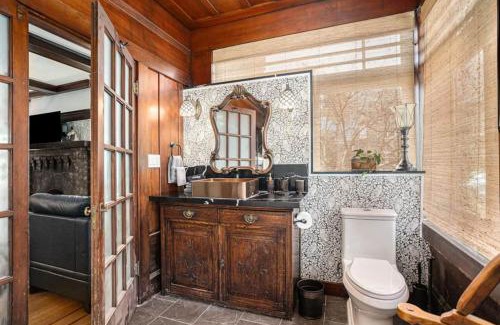Upper Telegraph House | Oak Suite