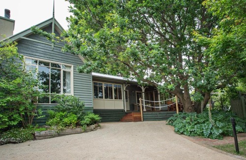 Rhyll Bed & Breakfast | Oak Tree Lodge
