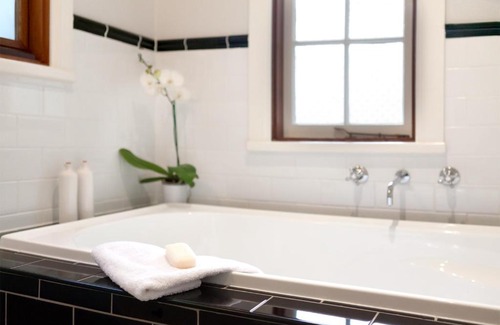 Rhyll Bed & Breakfast | Oak Tree Lodge