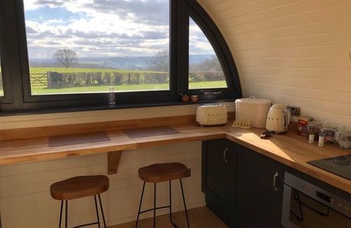 Dronfield Cabin | Oak Tree Retreat - sleeps 2 guests in 1 bedroom