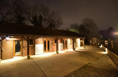 Earlswood House | Oak tree stables cottage