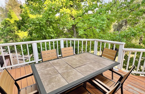 Oakhurst House | Oakhurst mountain oasis near Yosemite and bass lake. Large pool and hot tub.