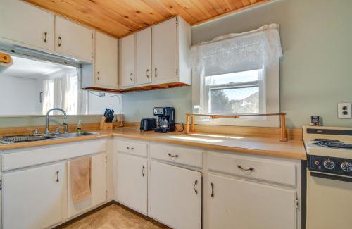 Oakland Apartment | Oakland Apt on Messalonskee Lake with Dock Access!