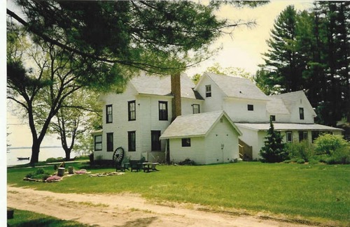 North Sebago Cottage | Oakleaf Cottage-Private Beach-Pets Welcome - Round Table Lodge, Sebago, Maine