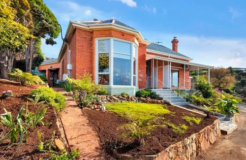 Burnie House | Oakleigh Guest House with Ocean Views - Room 9