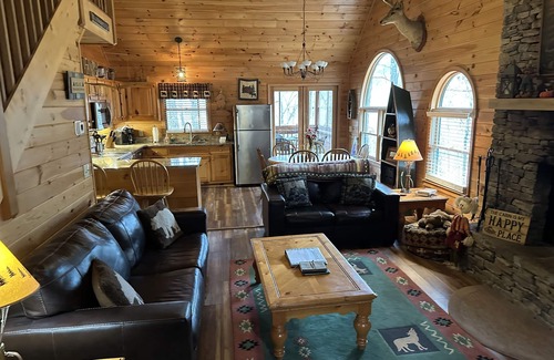 Sautee Nacoochee Cabin | "OAKRIDGE" COZY GETAWAY that won't break the bank ! Check out our Video !