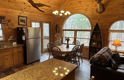 Sautee Nacoochee Cabin | "OAKRIDGE" COZY GETAWAY that won't break the bank ! Check out our Video !