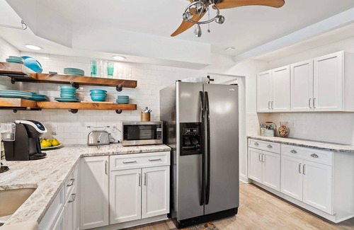Ashtabula House | Oakwood Beach - Lake Front - Geneva-On-The-Lake