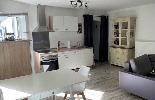 Laar Apartment | OASE in the green backyard (M), ground floor, quiet, carport, pay TV, coffee & tea, bicycles