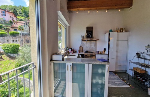San Siro House | Oasi Ulivi holiday home with pool on Lake Como