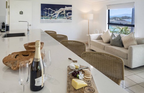Hamilton Island Apartment | Oasis 19, Hamilton Island Last minute specials available!