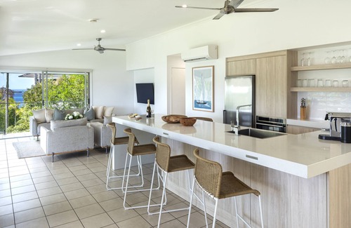 Hamilton Island Apartment | Oasis 19, Hamilton Island Last minute specials available!