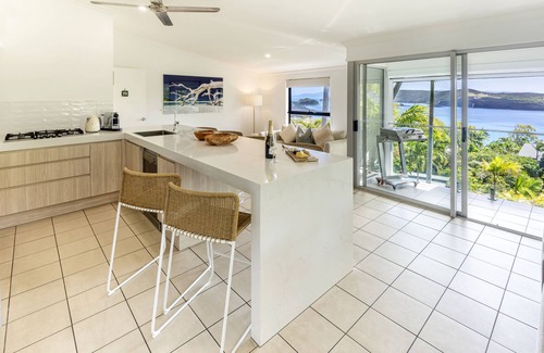 Hamilton Island Apartment | Oasis 19, Hamilton Island Last minute specials available!