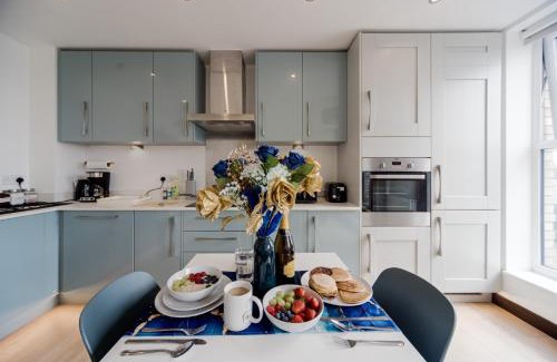 Dartford Apartment | Oasis 2 Bed 2 bathroom Dartford Flat London Mins from Bluewater and Station with 500mb Wifi