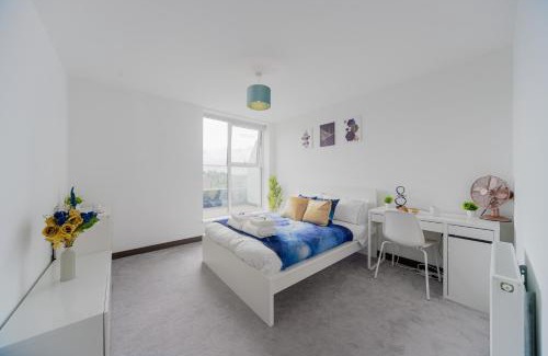 Dartford Apartment | Oasis 2 Bed 2 bathroom Dartford Flat London Mins from Bluewater and Station with 500mb Wifi