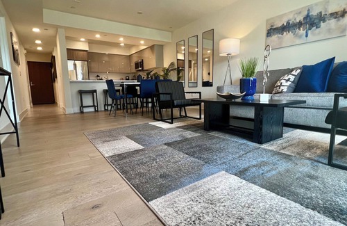West Los Angeles Hotel | Oasis 3 BR steps from Century City Mall w/Parking & Washer/Dryer