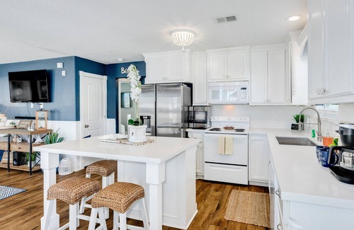 San Luis House | Oasis | Beachfront | Volleyball Court | Sleeps 12