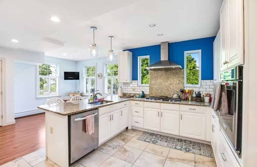 Annapolis House | Oasis by the Bay - Waterfront Heated Pool Hot Tub!