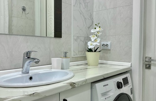 Almaty Apartment | "Oasis" cozy studio with mountain view, WiFi and AC in Almaty
