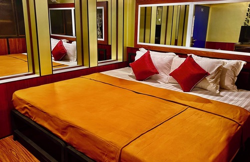 Yangon downtown Hotel | Oasis Floating Hotel Yangon