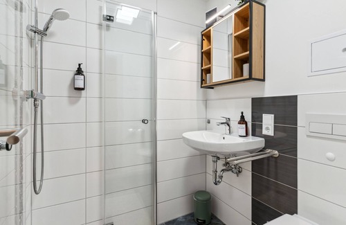 Eichwalde Apartment | Oasis for 2 - opened in 2023 - private bathroom, parking, Smart TV with Netflix