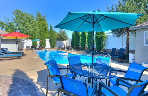 Central Oklahoma City House | Oasis @ Hefner - Glamorous 3BR with Radiant Pool