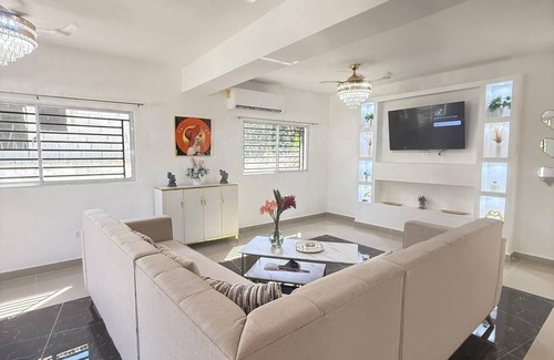 La Cienaga House | Oasis in la Perla del Sur with Pool