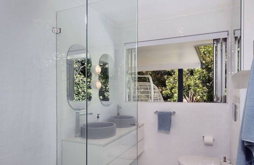 Sydney House | Oasis in Nature, close to beach, national park, perfect for family & groups