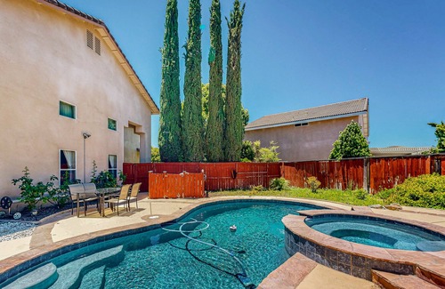 Lake Elsinore House | Oasis in Tuscany Hills | House in Lake Elsinore with a private pool & a hot tub