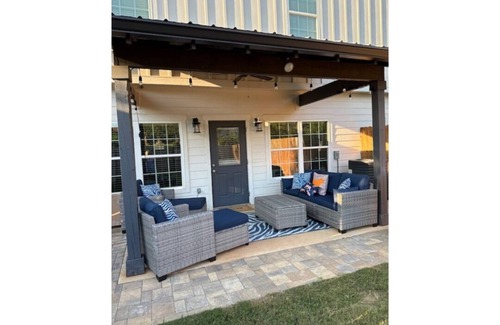 Auburn - Opelika House | Oasis on the Plains is a beautiful, spacious 3 bedroom retreat.