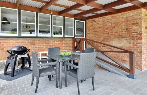 Orange House | Oasis on Warrendine - Sleek & Stylish Abode