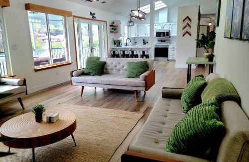 Three Rivers House | Oasis Riverfront House -10 min to Sequoia