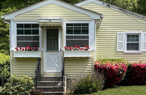 Baiting Hollow House | Oasis steps from Private Beach!