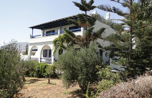 Piso Livadi Apartment | Oasis Studios Logaras
