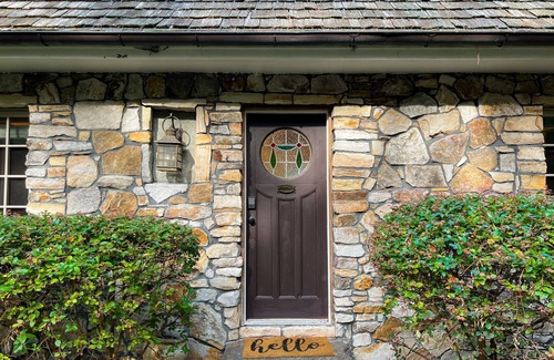 Old Town House | Oasis: Walk to Village, Heated Pool, Putting Green,Fire Pit, Hot Tub, 3 houses