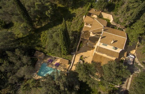 Limni House | OBERON-A Cozy 2 bedroom/2 Bathroom Residence at IL Giardino Segreto Di Prospero