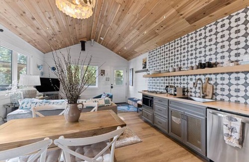 Lakebay Cottage | Oberon Cottage - Privacy, beach access, Mt Rainer view and beautiful forest