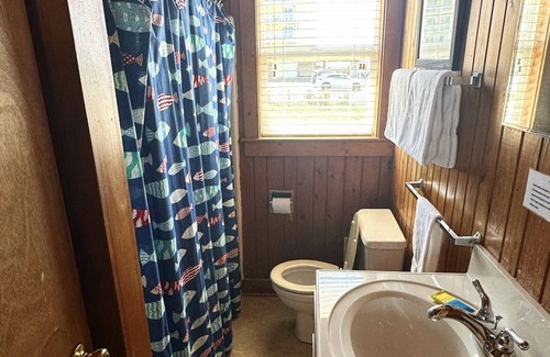 Nags Head Cottage | OBX Dog-friendly Ocean Cottage 4-Steps to Beach!