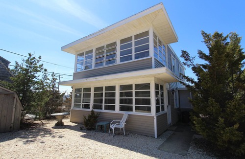 Point Pleasant Beach House | OCE1422U | Private Beach Access! Upper level 2BR 1ba unit w/parking, PETS!