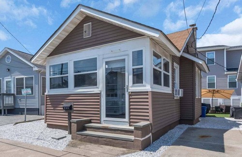 Point Pleasant Beach Cottage | OCE253 | Updated cottage across from the beach & boardwalk! Has parking! by Shore Points Vacations