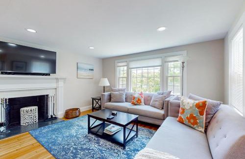 South Yarmouth House | Ocean Bird Nest