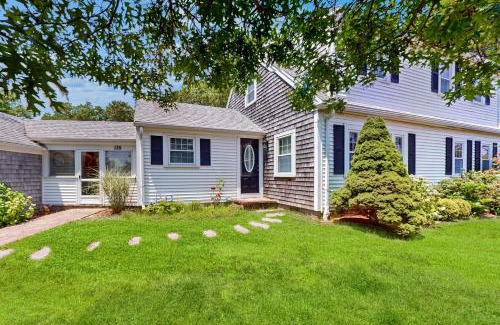 South Yarmouth House | Ocean Bird Nest