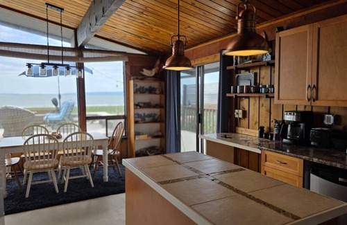 Point Roberts House | Ocean Blue — Direct Beach Access