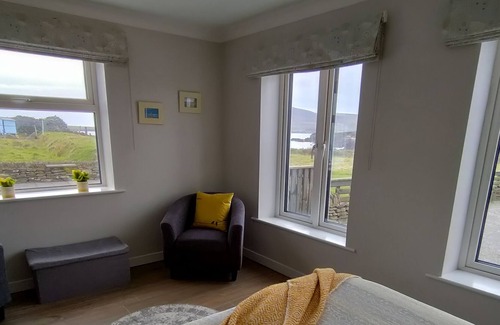 Ventry Cottage | Ocean Blue Retreat; stunning harbourviews, quiet rural setting near Dingle town.