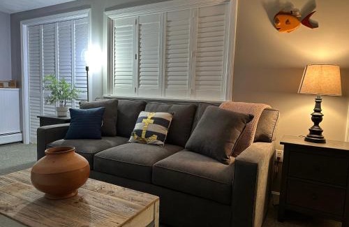 Gloucester Apartment | Ocean Breeze-8min Walk to Beach