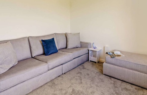 Port-Eynon Apartment | Ocean Breeze - Gower View Suite