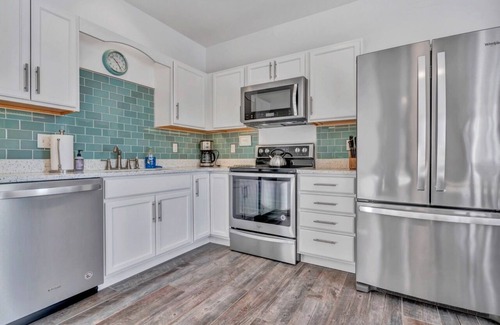 Owls Head House | Ocean Breeze Haven - Sleeps 12, Walk to Beach