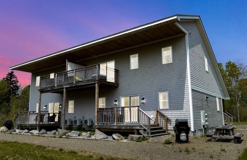 Owls Head House | Ocean Breeze Haven - Sleeps 12, Walk to Beach